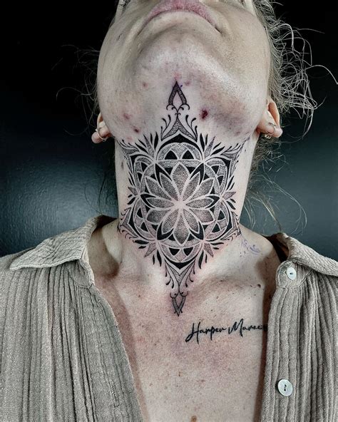 tatuajes en la garganta pequeos|12 ideas de Tatuajes garganta en 2024 